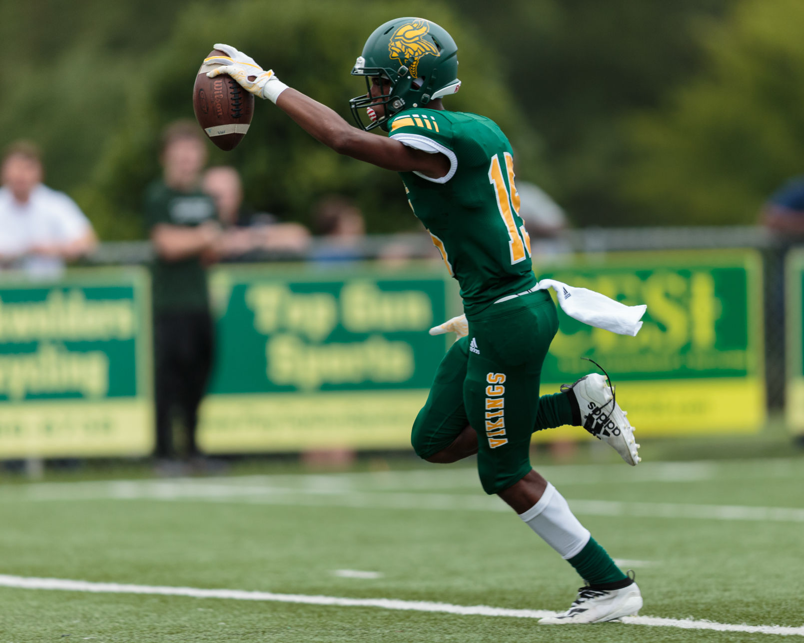 The Ragin' Bulls come from behind in the Battle of the Horns to defeat the Vikings 27-20.